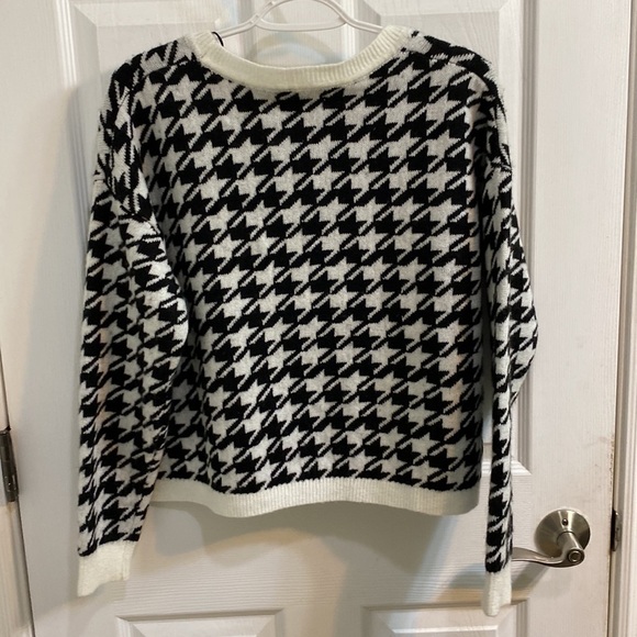 William Rast Geometric Black and White Cropped Sweater Women’s Size Medium - Picture 5 of 6